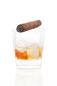 雪茄,威士忌,冰,隔绝