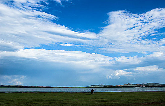 草原湖泊