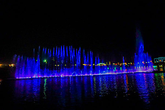 音乐喷泉,夜晚,灯景,夜景,广场,五颜六色,光影,水幕电影,水柱,节奏,乐曲