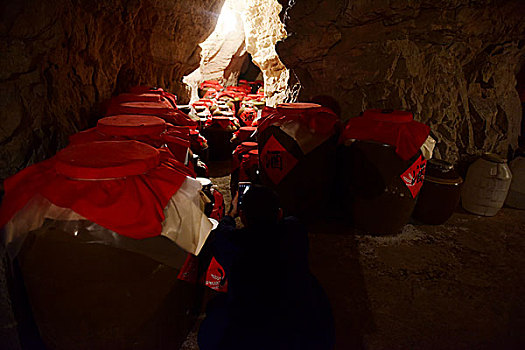 洞穴洞藏白酒