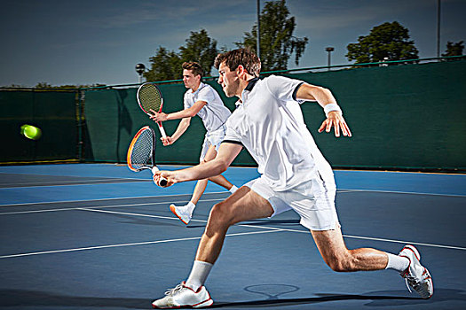 年轻,网球,玩,击打,球,蓝色背景,网球场