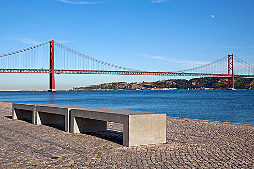 长椅,堤岸,河,正面,桥,地区,里斯本,葡萄牙,欧洲