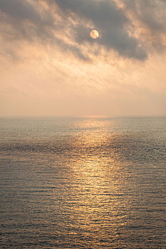 海上日出