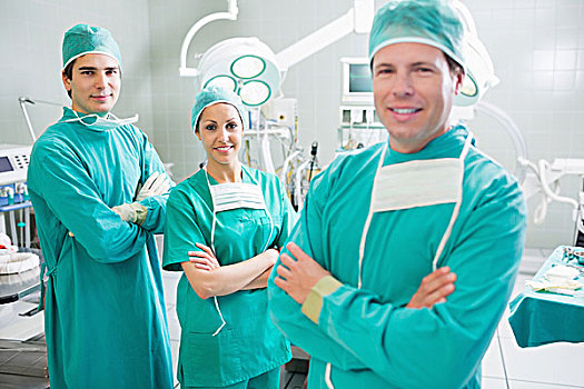 外科,团队,双臂交叉,微笑,手术室