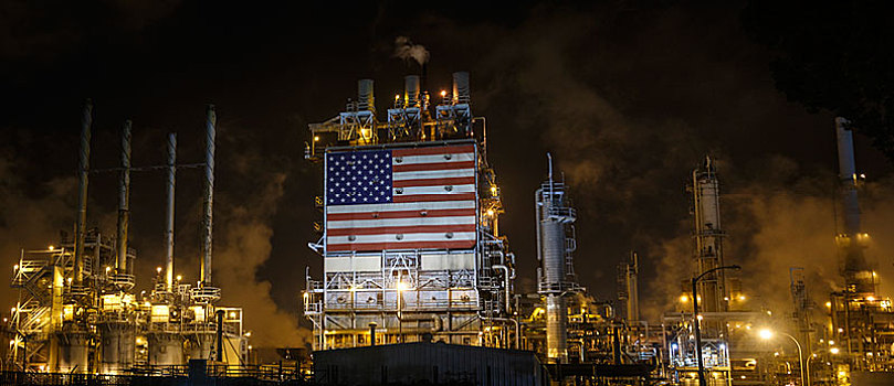 全景,大,美国国旗,展示,侧面,炼油厂,夜晚