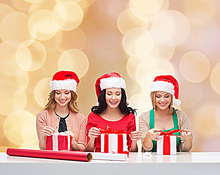 圣诞节,休假,庆贺,装饰,人,概念,微笑,女人,圣诞老人,帽子,纸,礼盒,上方,米色,背景