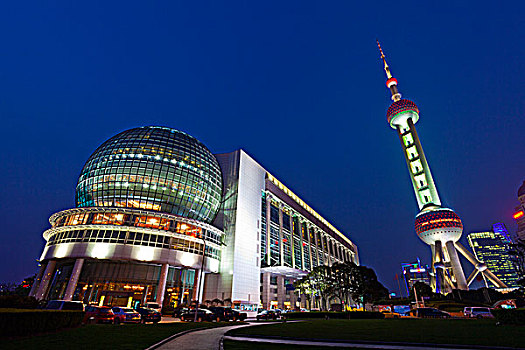 上海国际会议中心和东方明珠电视塔