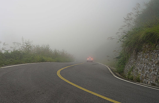 重庆酉阳,车行山道中犹在画中游