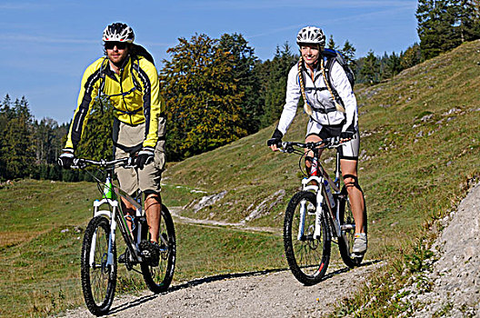 山地车手,骑自行车,靠近,上巴伐利亚,巴伐利亚,德国,欧洲