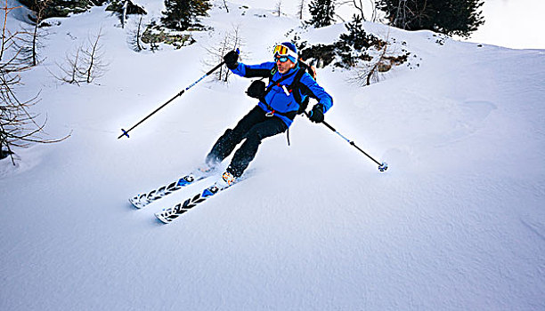 冬季运动,男人,滑雪,粉状雪,意大利阿尔卑斯山,欧洲