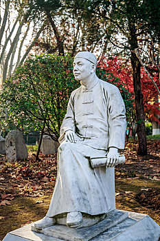 中国近代佛教复兴之父杨仁山塑像