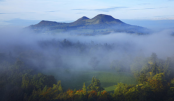 苏格兰,苏格兰边境,梅尔罗斯,秋天,雾气,上升,乡村,围绕,山,著名,视点,风景,靠近