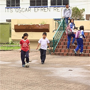 孩子,玩,足球,厄瓜多尔