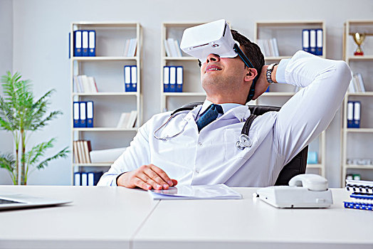 年轻,医生,虚拟现实,耳机,工作,办公室