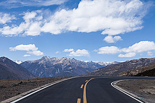 公路遠山