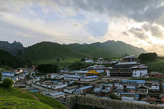 甘肃甘南藏族自治州,郎木寺镇风景如诗如画