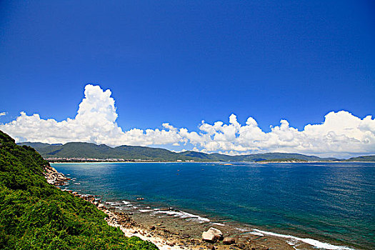 亚龙湾海岸风光