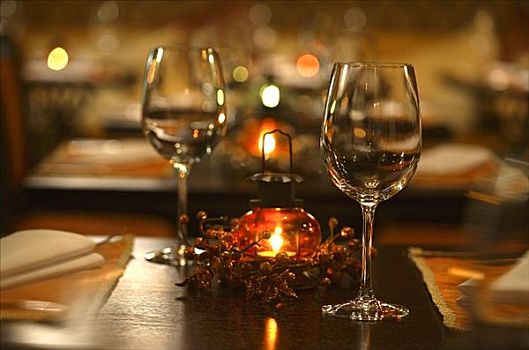葡萄酒杯,灯笼,桌子,餐馆