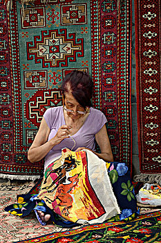 女人,刺绣,正面,亚美尼亚人,地毯,市场,埃里温,亚美尼亚,亚洲