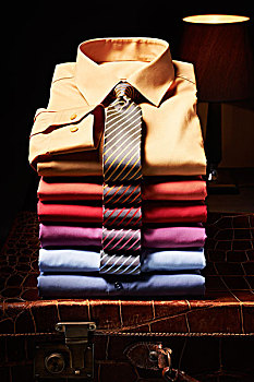 一堆,衬衫,领带,手提箱,棚拍