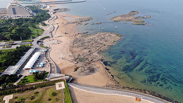 碧波万顷的日照海龙湾,1800多米的金沙滩宛如城市金腰带