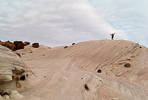 人,站立,石头,伸展胳膊,峡谷,怪岩柱,小路,犹他,美国