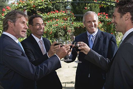 四个,商务人士,喝,葡萄酒,花园