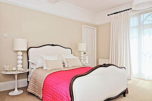 粉色,床单,白色背景,旧式,法国,床,弯曲,床头板,脚,经典,床头柜,优雅,折衷,卧室
