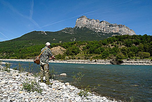 男人,钓鱼,河岸,奥德萨国家公园,西班牙