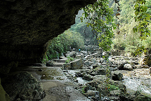 华蓥山洞中天河