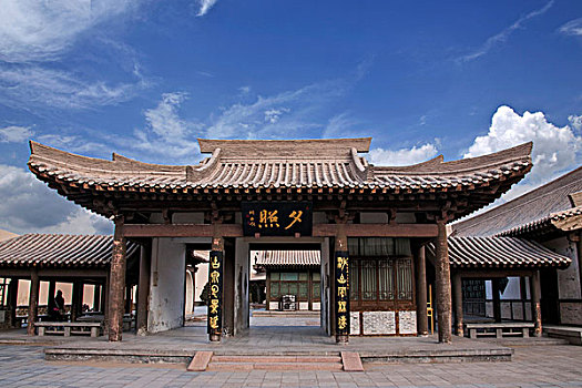 甘肃敦煌鸣沙山月牙泉寺