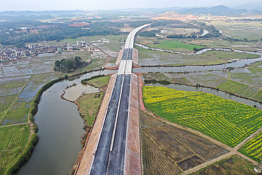 江西抚州,东临环城高速公路冲刺收尾工程建设