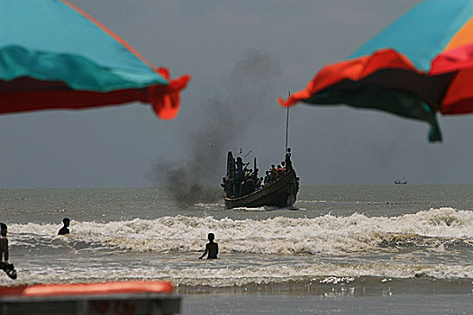 渔船,白天,船,黑烟,发光,蓝天,给,旅游,停留,气味,市场,孟加拉,五月,2007年