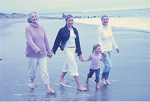 四代人,女人,走,海滩