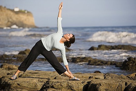女人,瑜珈,岩石海岸,加利福尼亚