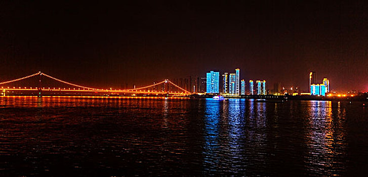 江边城市夜景
