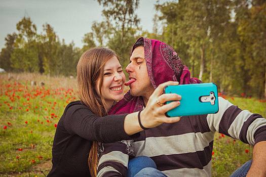 情侣,可笑,鬼脸,照相,手机,地点,红罂粟