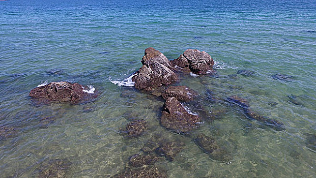 航拍深圳玫瑰海岸礁石