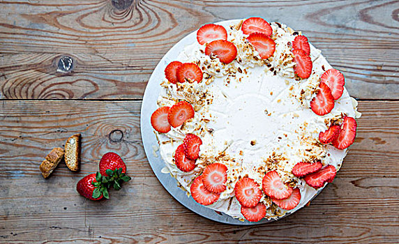草莓,提拉米苏蛋糕,蛋糕