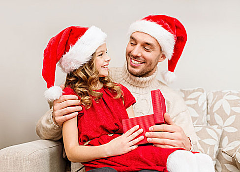 家庭,圣诞节,圣诞,高兴,人,概念,微笑,父亲,女儿,圣诞老人,帽子,打开,礼盒
