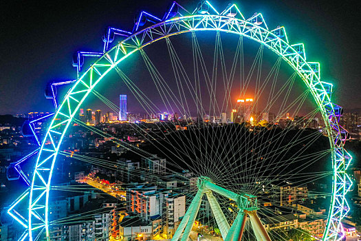 航拍广东中山岐江河畔兴中广场幻彩摩天轮夜景