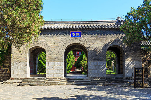 中国山东省蓬莱阁风景区中式山门建筑