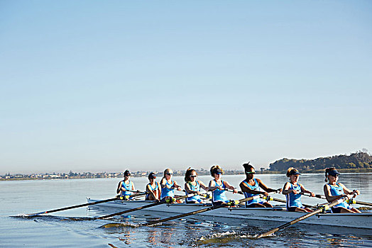 女性,桨手,划船,短桨,晴朗,湖,蓝天