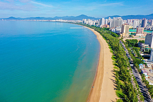 航拍海南三亚湾旅游度假区海水浴场椰林沙滩