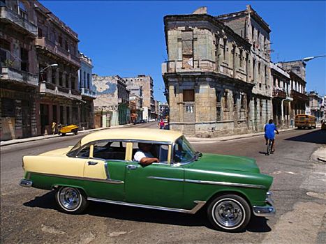 老爷车,站立,街道,老哈瓦那,哈瓦那,古巴