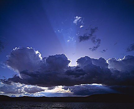 乌云,太阳光线,鲍威尔湖,亚利桑那,美国