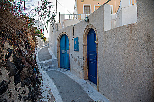 希腊圣托里尼伊亚地区民居小巷
