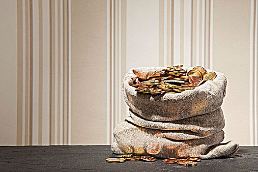 大,袋,满,欧元硬币,桌子