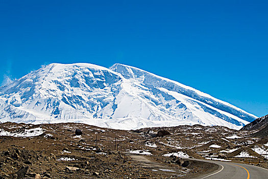 新疆,雪山,公路,广袤,荒芜