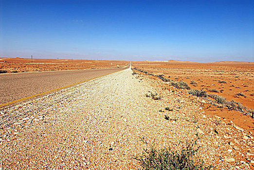 libya,inland,road,in,the,desert